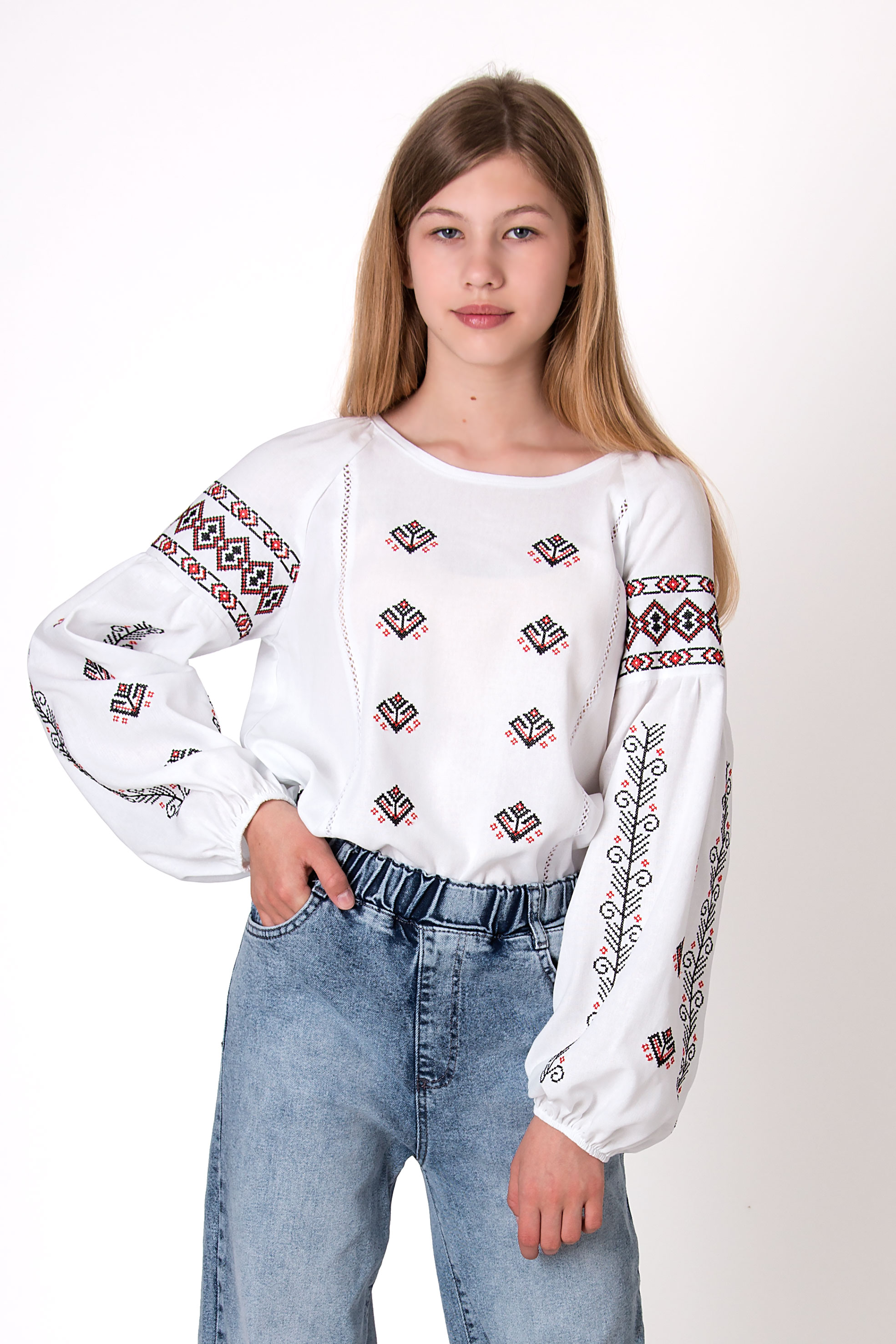 Вишиванка для дівчинки білий Mevis 5172-03