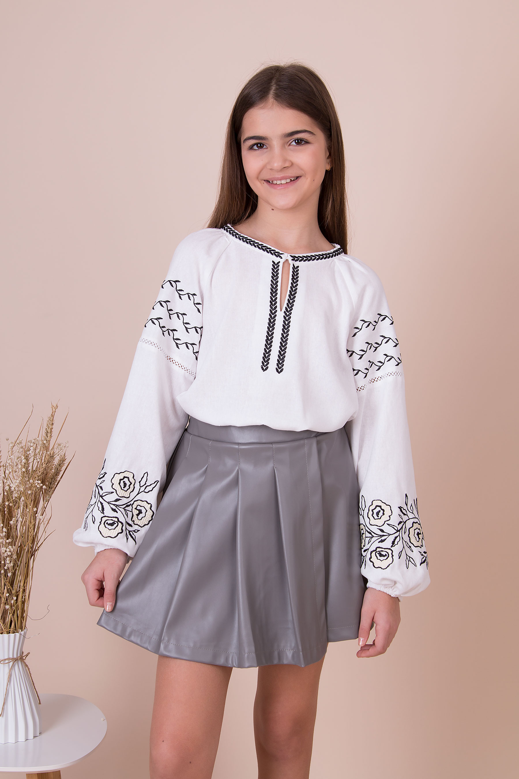 Вишиванка для дівчинки білий Mevis 5461-01