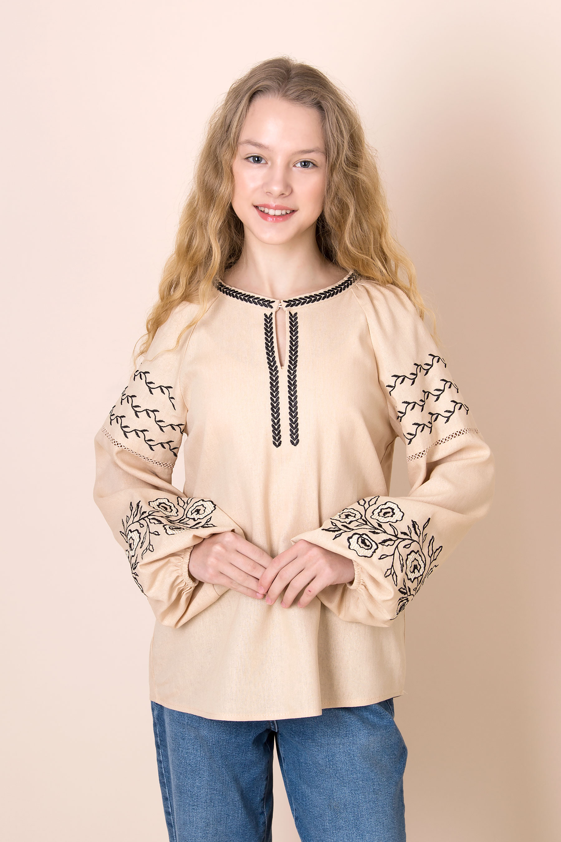 Вишиванка для дівчинки бежевий Mevis 5461-03