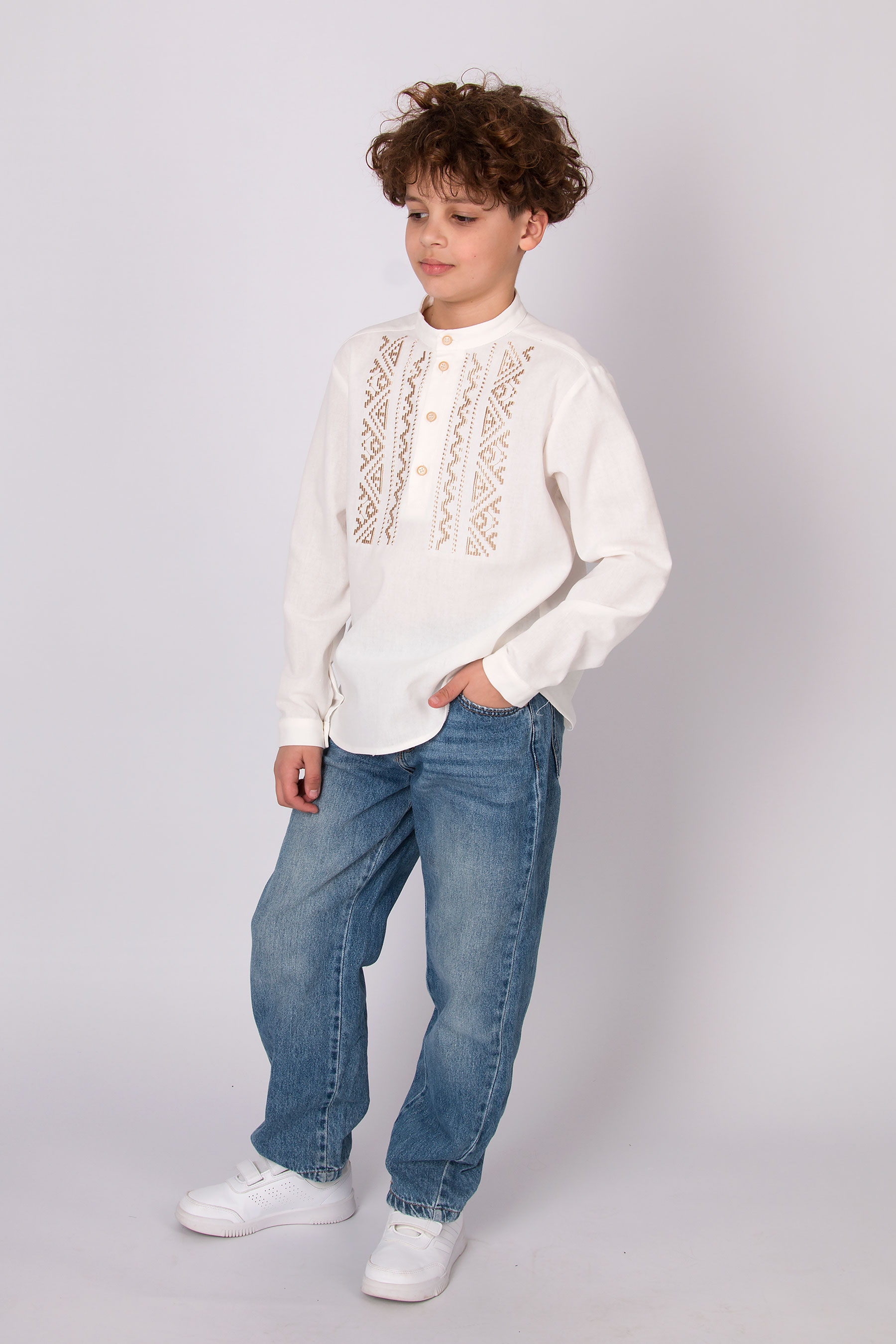 Вишиванка для хлопчика молочний Mevis 5815-02