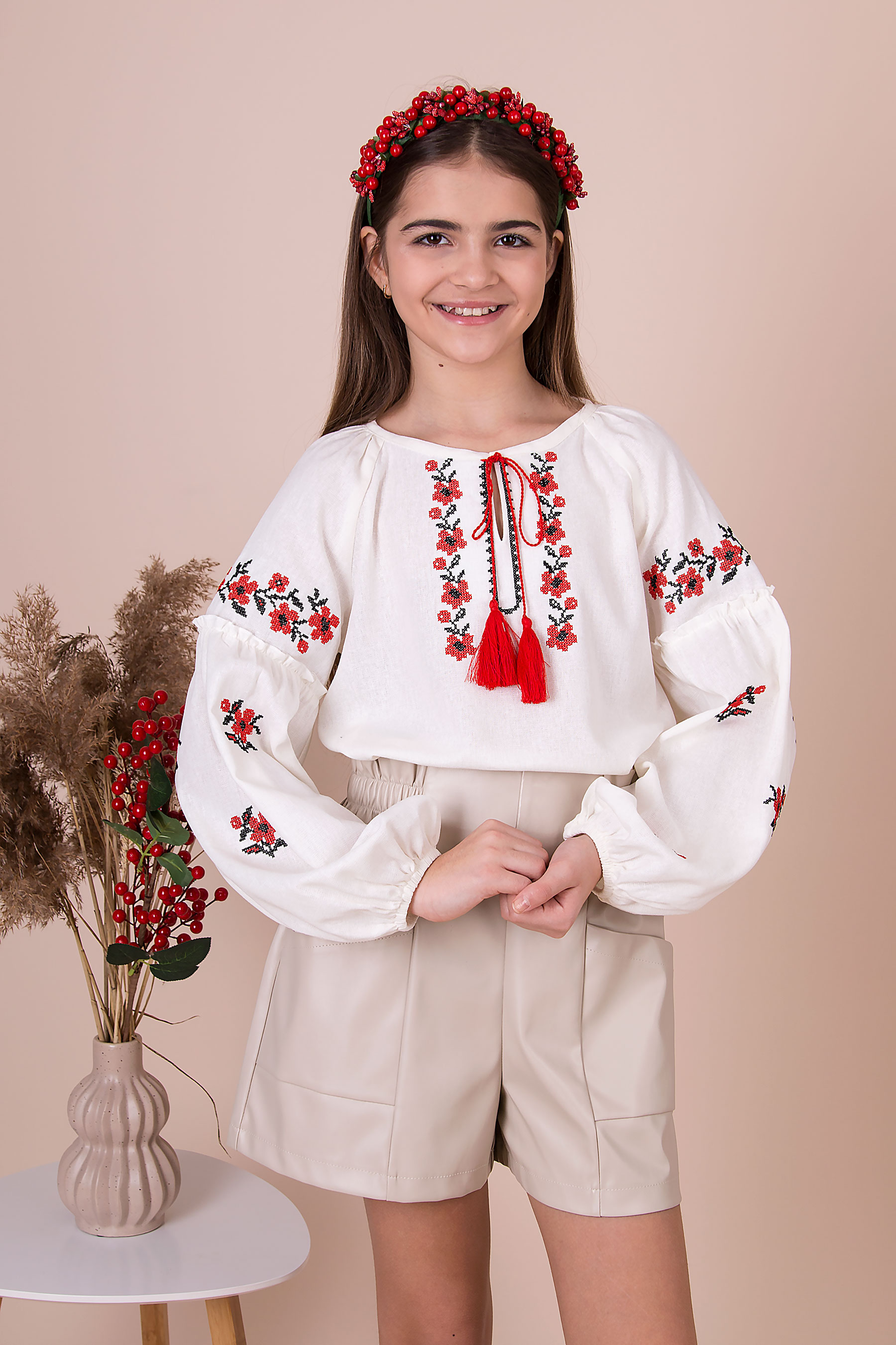 Вишиванка для дівчинки молочний Mevis 5347-02
