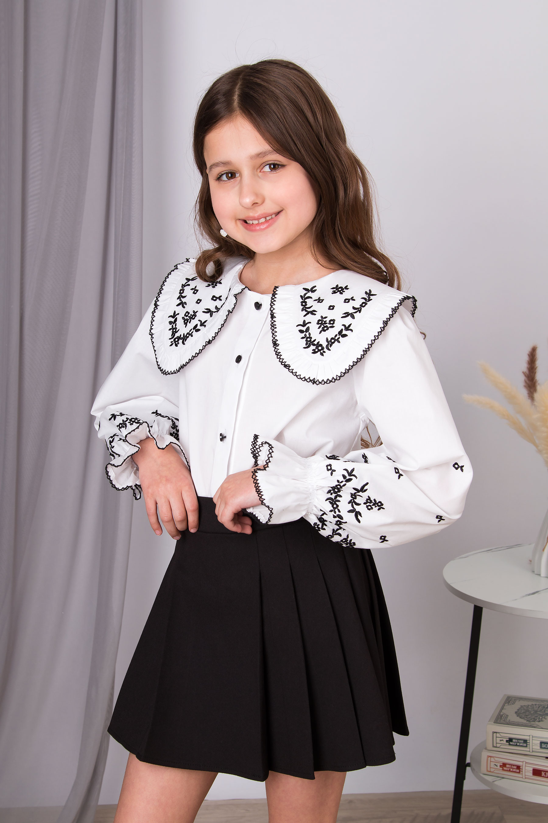 Блуза з вишивкою для дівчинки білий Mevis 5717-01