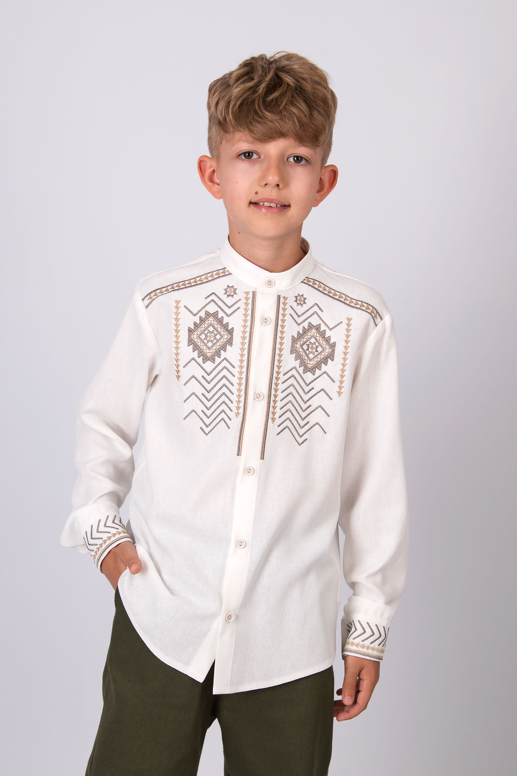 Вишиванка для хлопчика молочний Mevis 5849-02