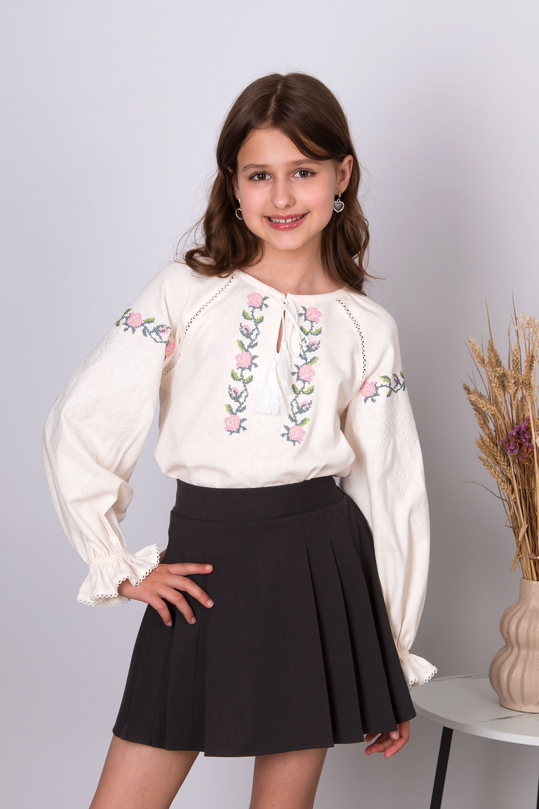 Вишиванка для дівчинки молочний Mevis 5885-02
